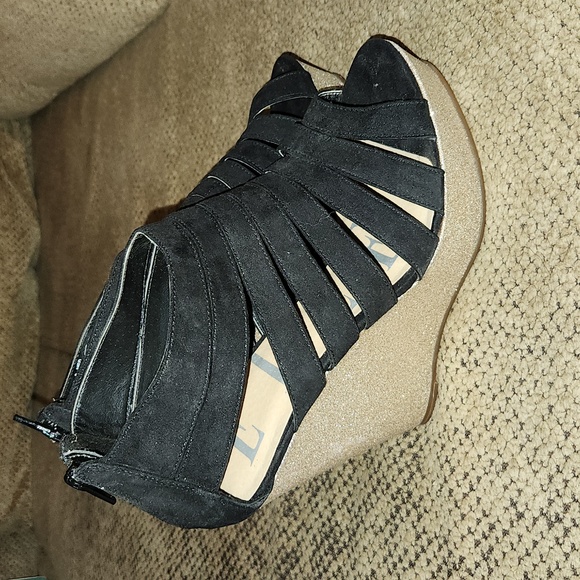 ELLE Elcara Black/Gold Sparkly Wedges - Picture 2 of 6